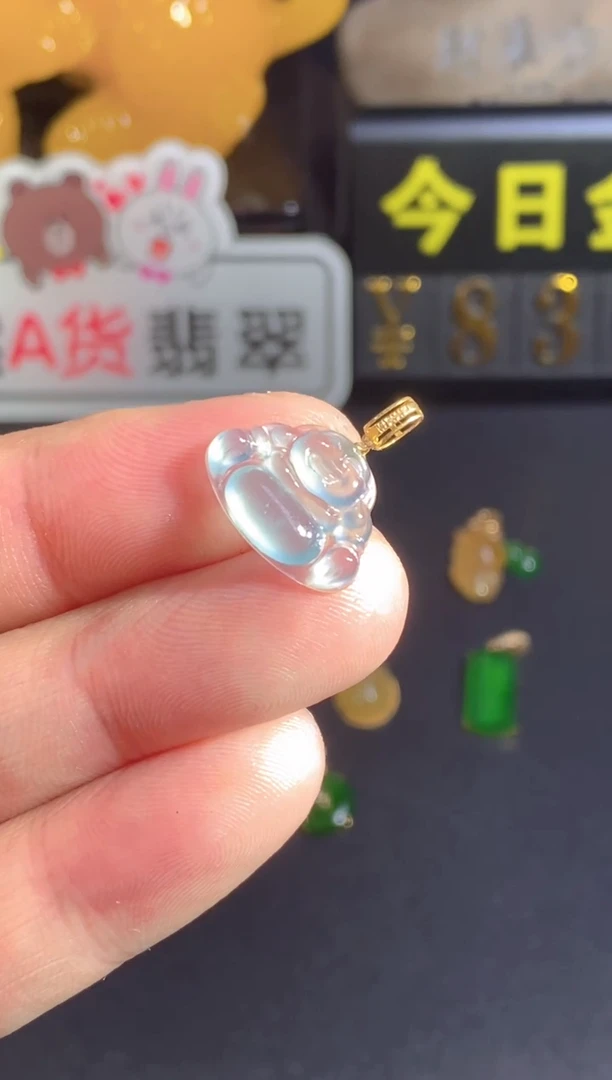 颈饰18K金镶嵌翡翠