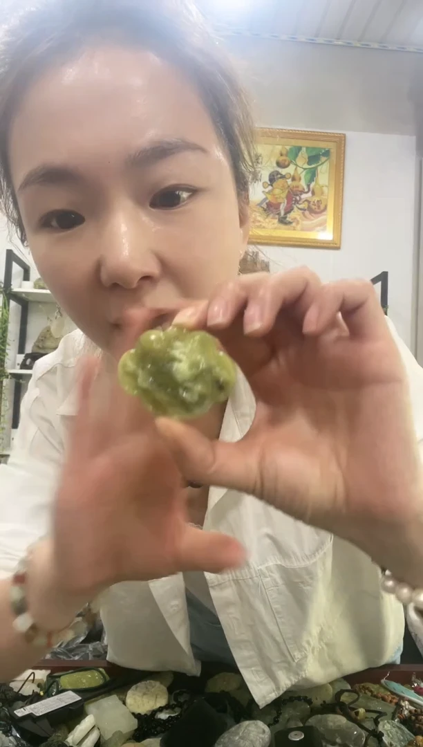 岫玉未镶嵌挂坠········