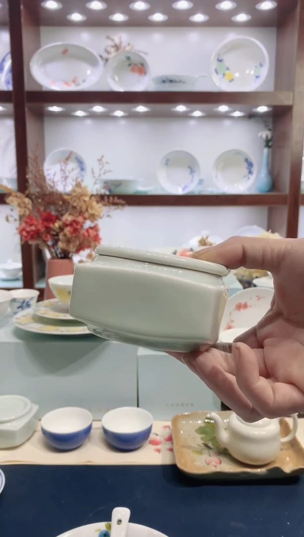 高温白瓷影青雕刻小茶叶罐