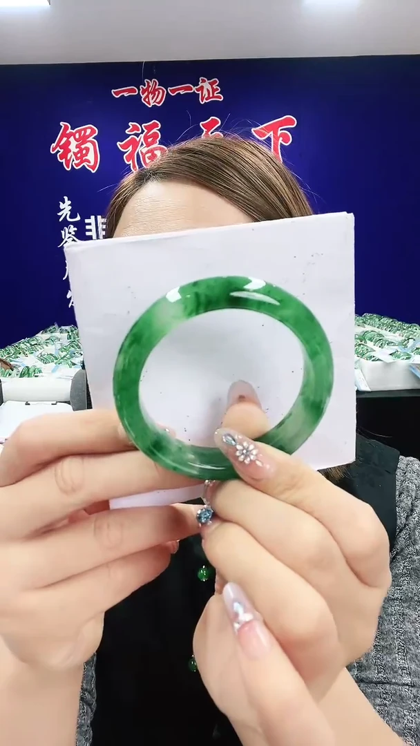 未镶嵌手镯石英质玉（非洲翠）1