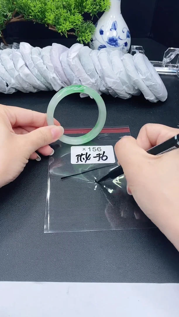 未镶嵌手镯翡翠156