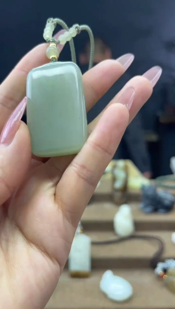 颈饰未镶嵌和田玉1