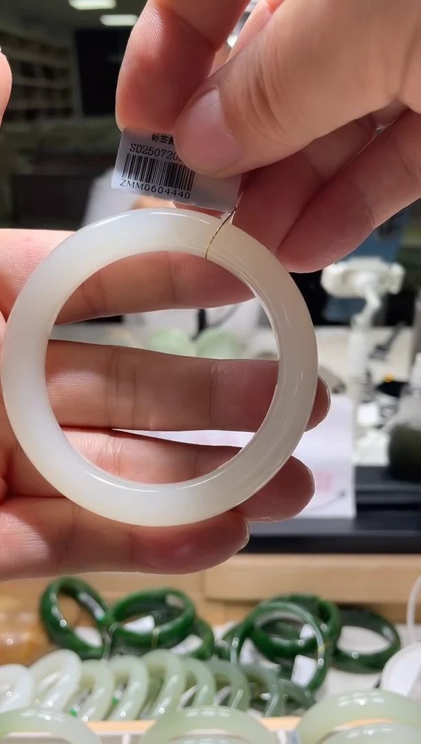 未镶嵌手镯和田玉55-56圈口 4440