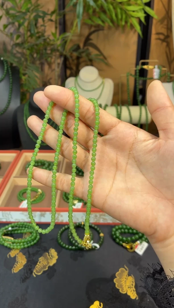 颈饰未镶嵌和田玉（碧玉）4高冰苹果绿无矿毛衣链