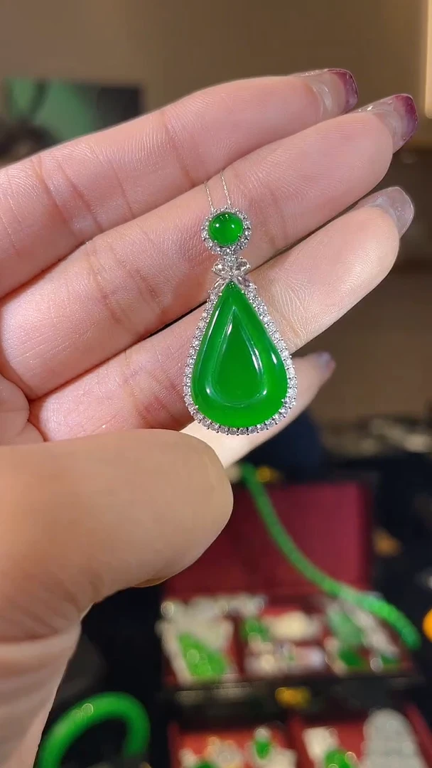 【闪购商品】翡翠吊坠(不含链)18K金镶嵌天然翡翠A货