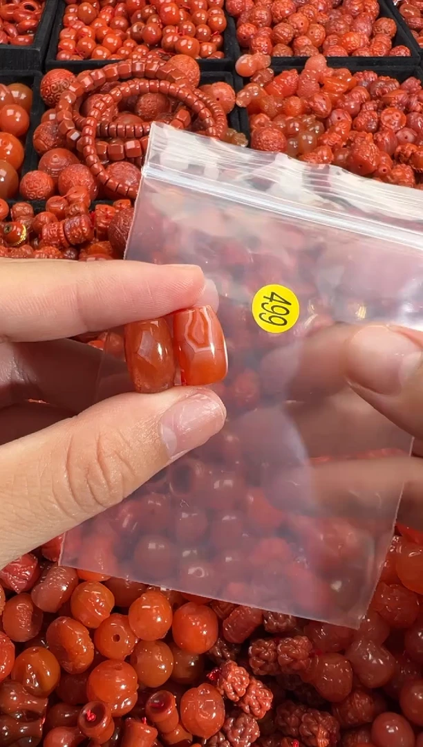 南红玛瑙未镶嵌颈饰1
