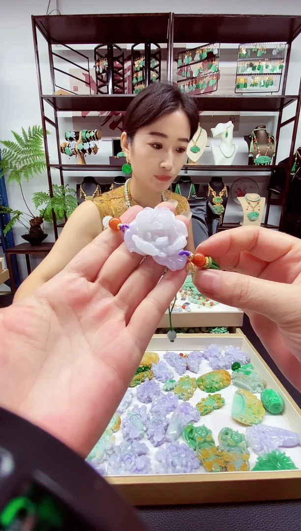 翡翠未镶嵌吊坠(赠链)翡翠吊坠