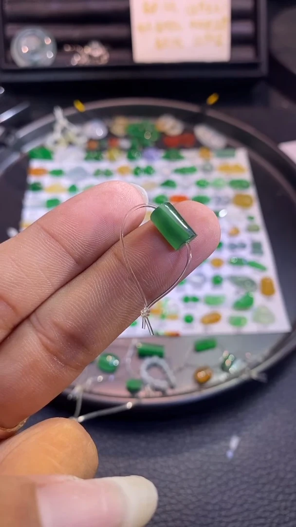 翡翠挂件未镶嵌珠子