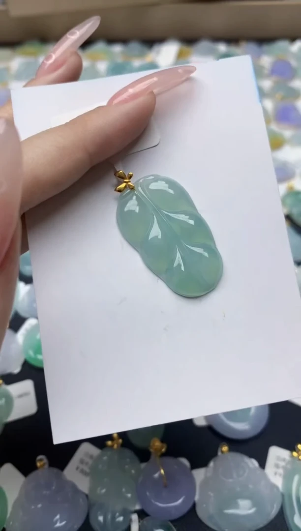 翡翠18K金镶嵌颈饰天然翡翠A货