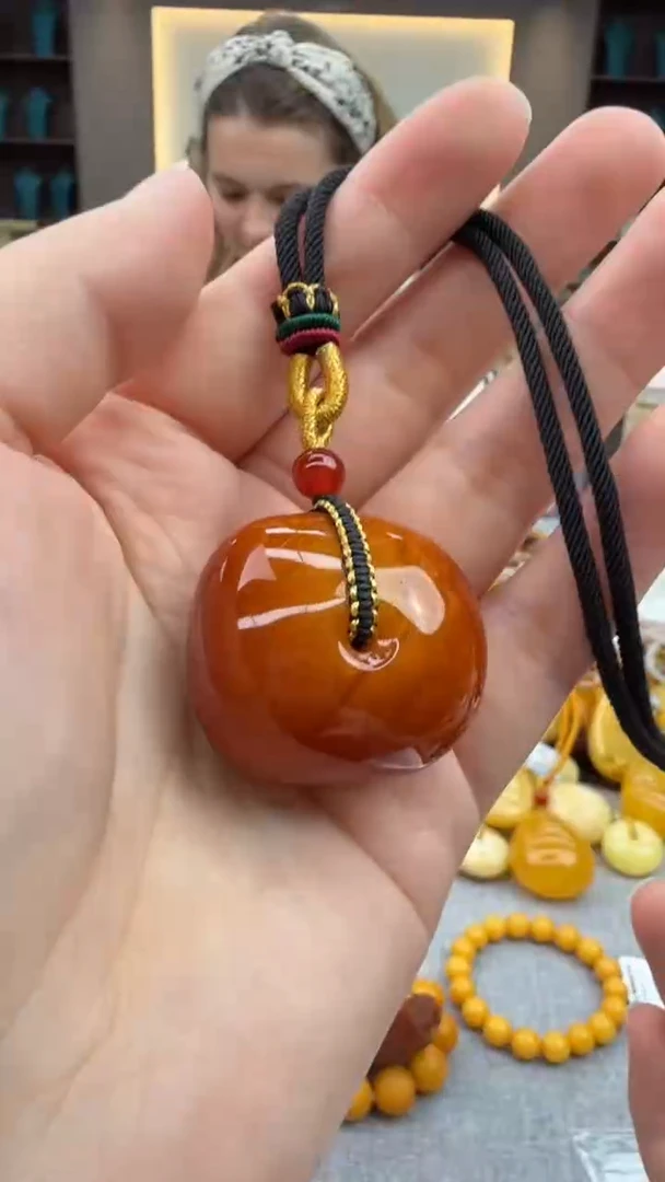 琥珀颈饰未镶嵌156秒拍号 假一罚三