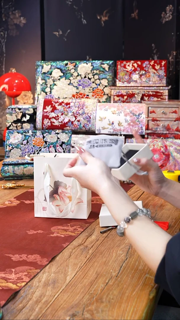 【闪购商品】瓷片螺钿工艺香椿木首饰盒