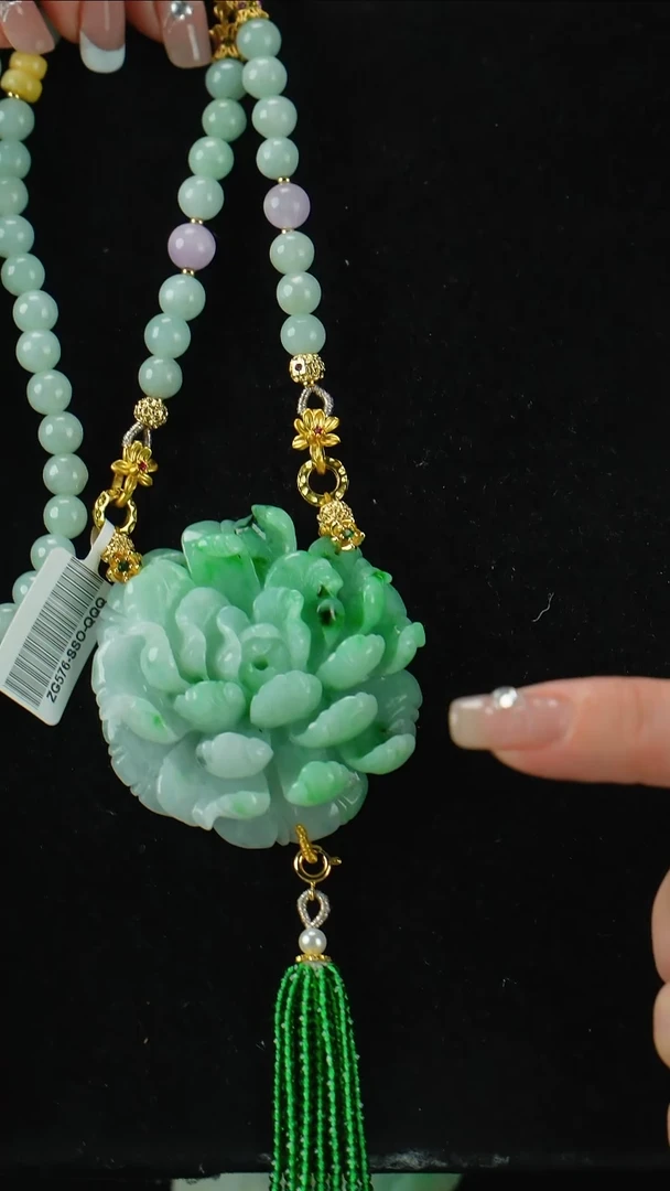 颈饰未镶嵌翡翠花牌