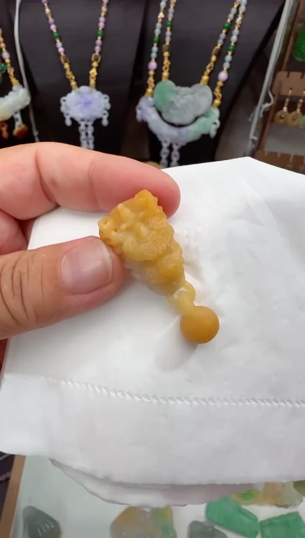 未镶嵌定制翡翠b****8吊坠
