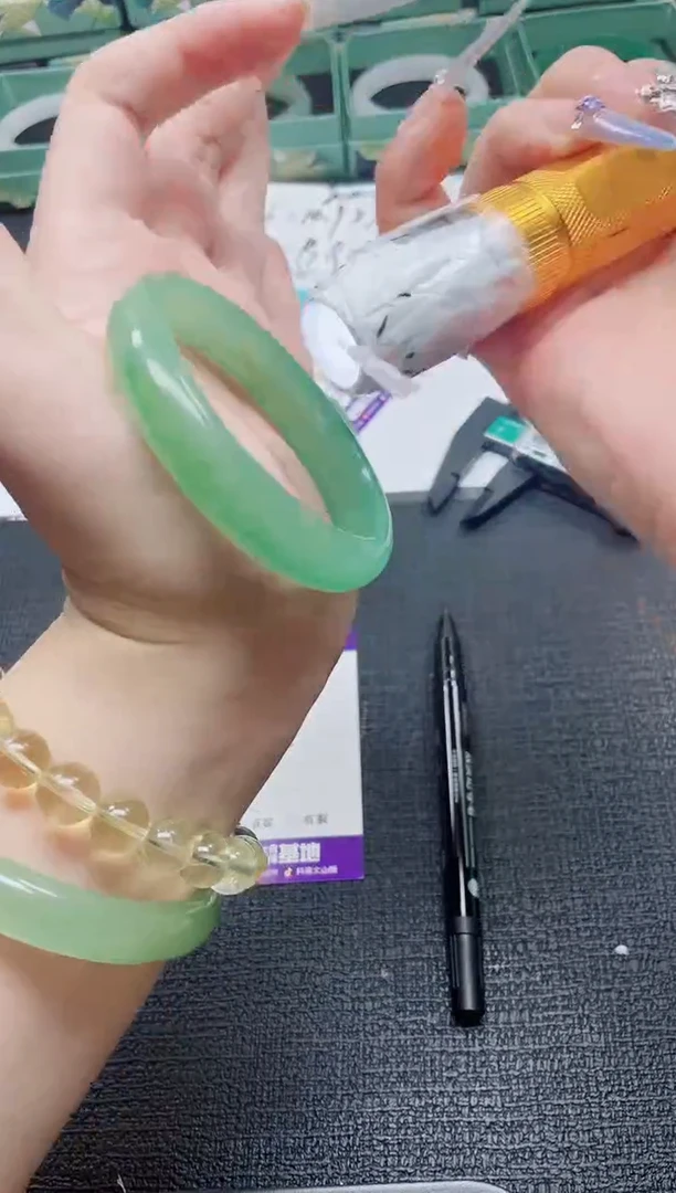 未镶嵌手镯石英质玉205-56