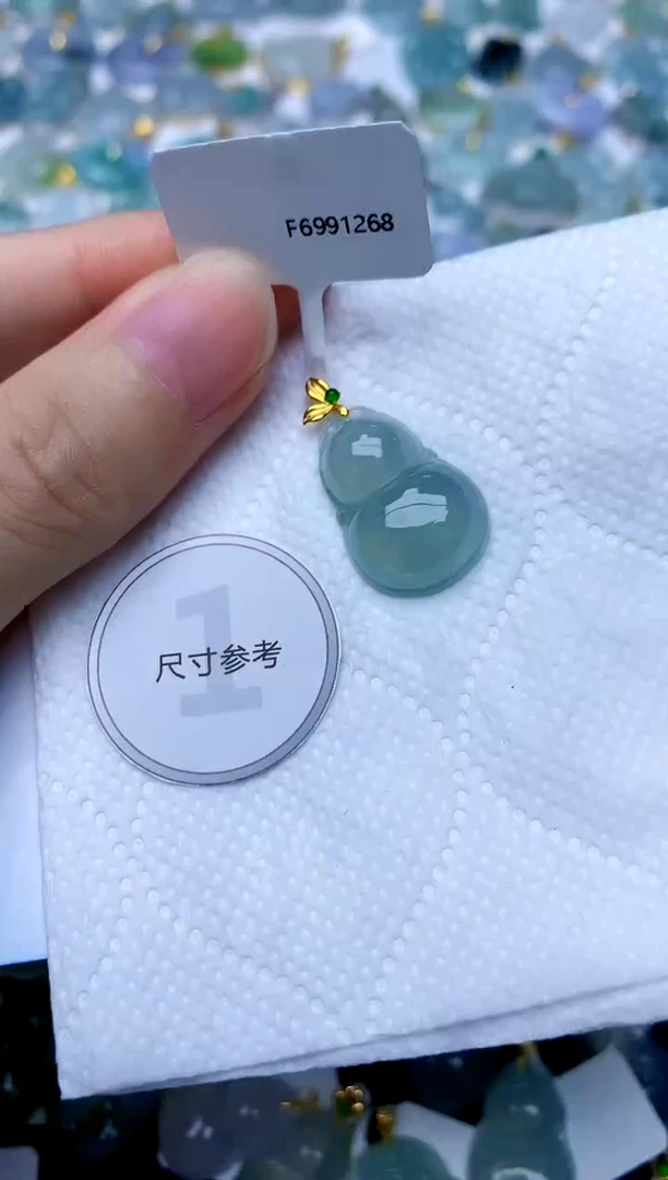 颈饰18K金镶嵌翡翠天然A货翡翠