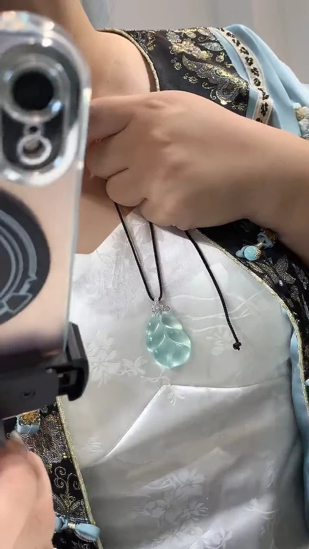 未镶嵌蛇纹石玉颈饰叶子