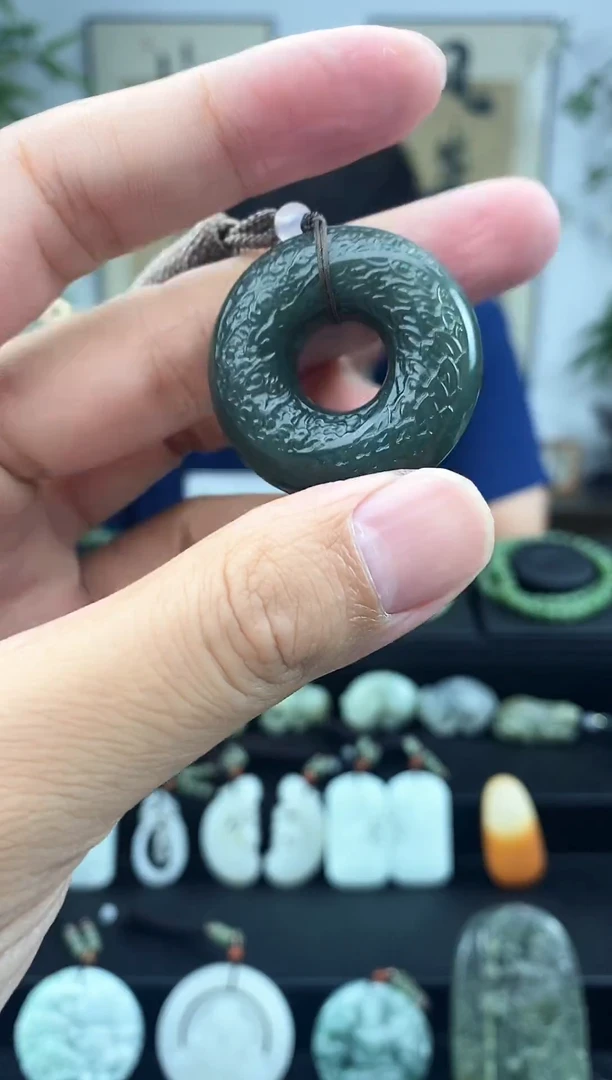 和田玉未镶嵌颈饰1