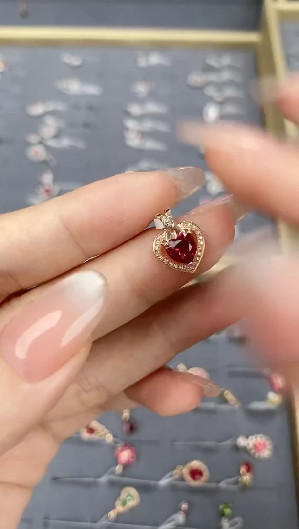 【闪购商品】碧玺颈饰18K金镶嵌吊坠