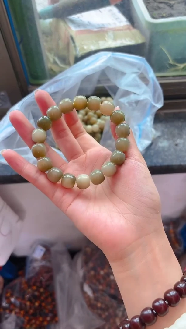 吊坠菩提根/象牙果绿色桶珠单圈