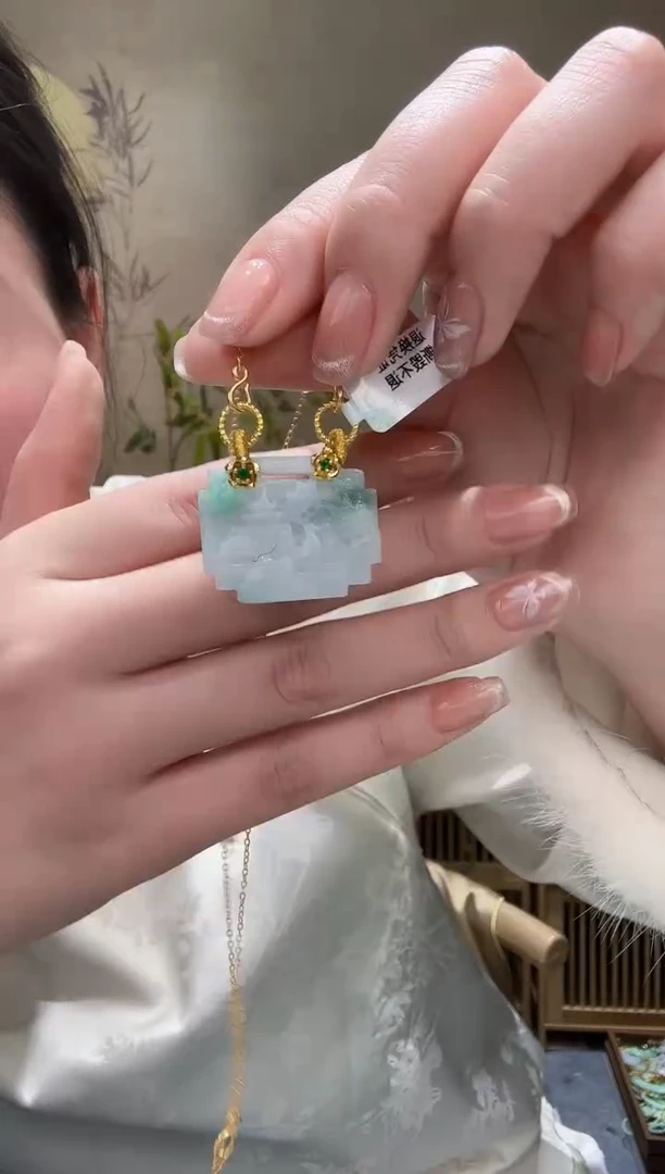 【闪购商品】翡翠颈饰未镶嵌吊坠