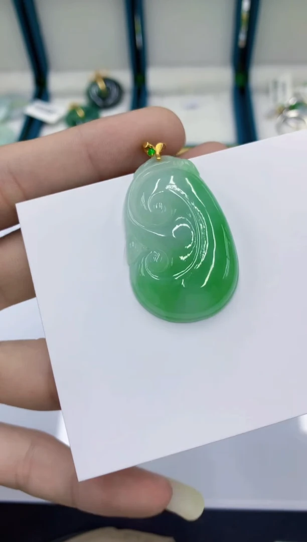 颈饰18K金镶嵌翡翠翡翠