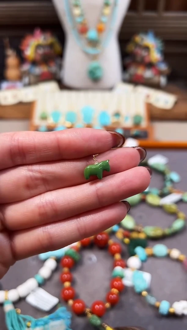 18K金镶嵌绿松石提溜小木马