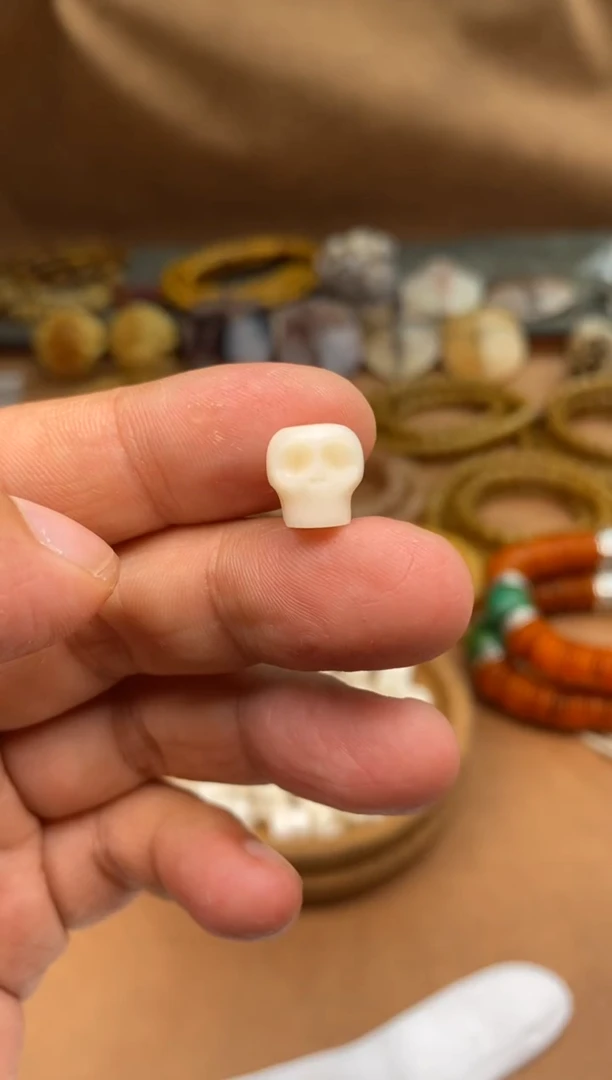 其他牛骨杂件548-无牙4个-有棕裂