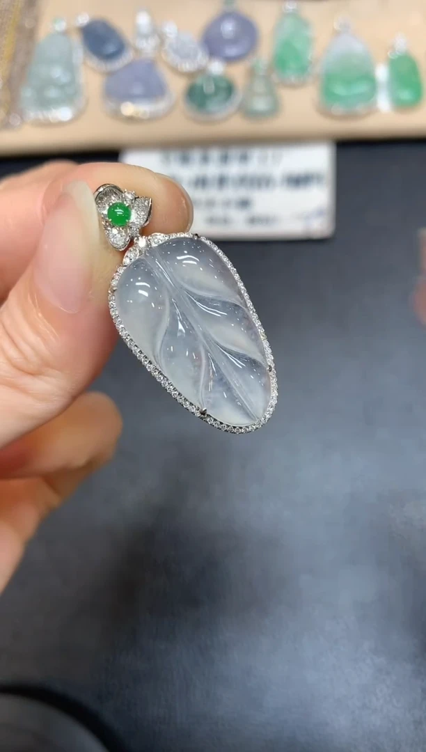 【闪购商品】翡翠颈饰18K金镶嵌树叶【无服务费