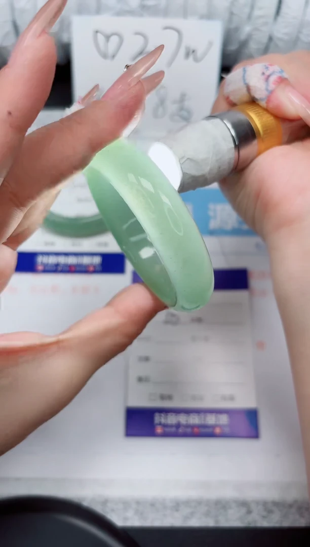 石英质玉手镯未镶嵌70-50