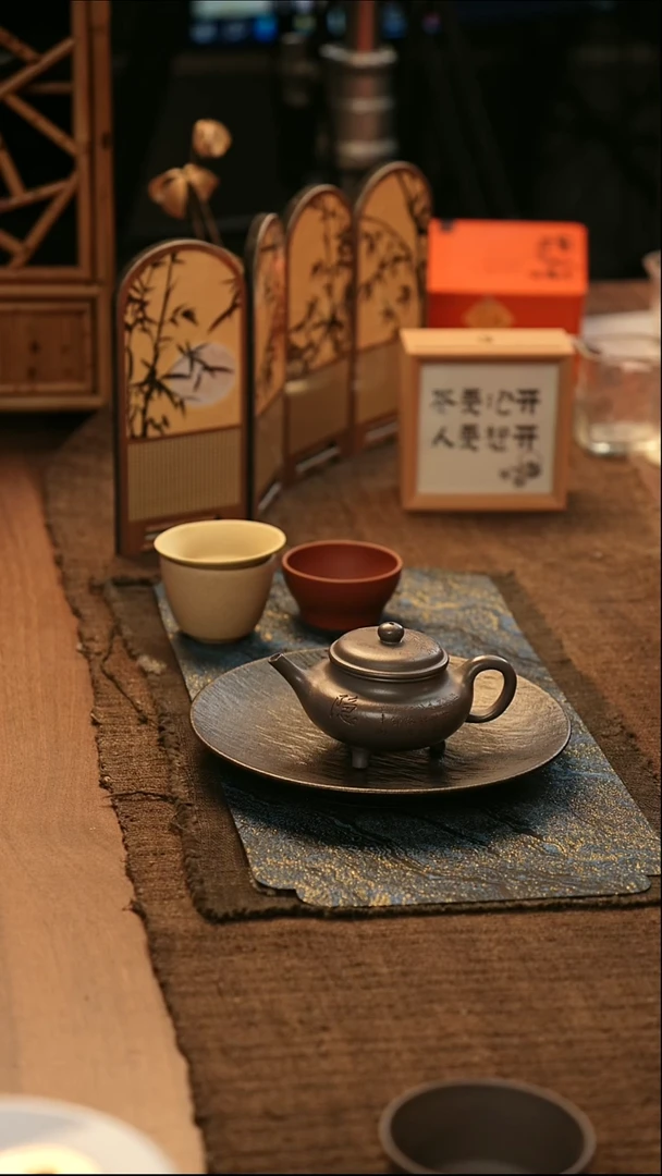 茶壶紫砂宜兴原矿紫砂壶  三足扁晨