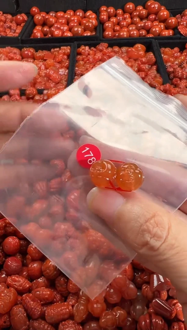 颈饰未镶嵌南红玛瑙1