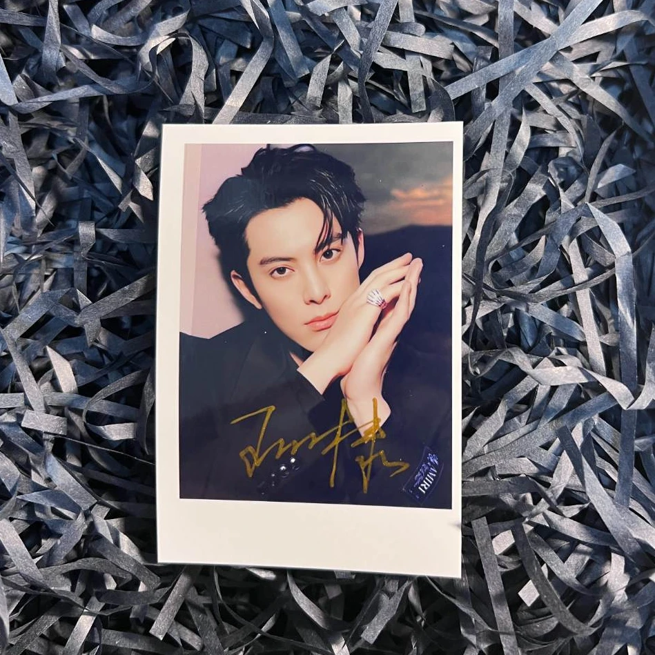 王鹤棣签名拍立得周边小卡