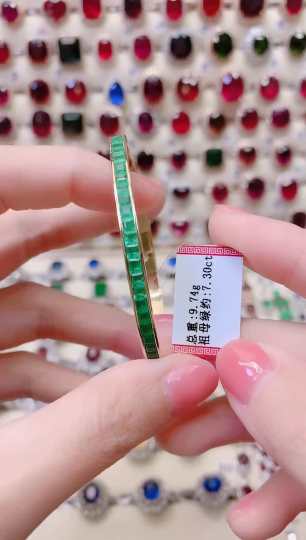 18K金镶嵌手镯祖母绿1