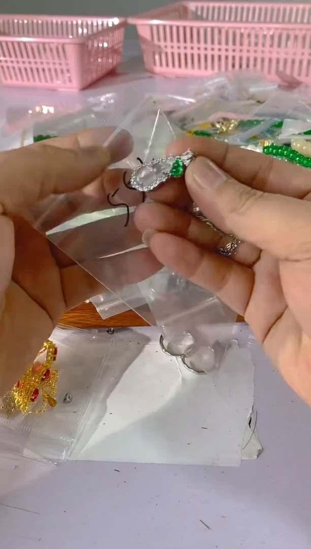 【闪购商品】水晶颈饰银S925镶嵌554红宝，蓝宝，多样性发一件赠链