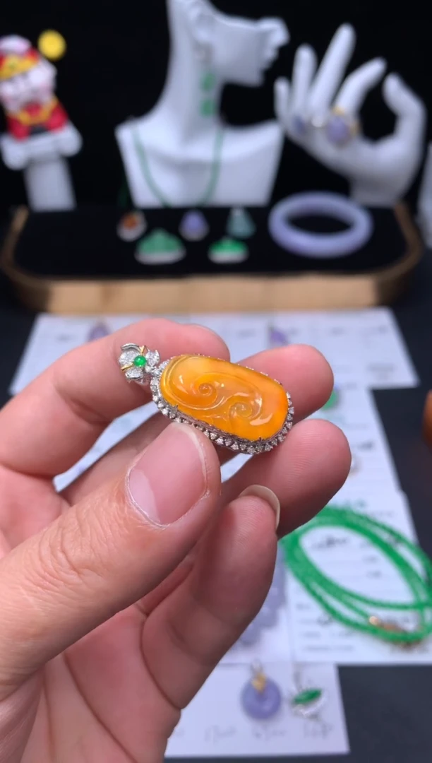 18K金镶嵌定制翡翠48小时鉴赏期 退货不扣服务费