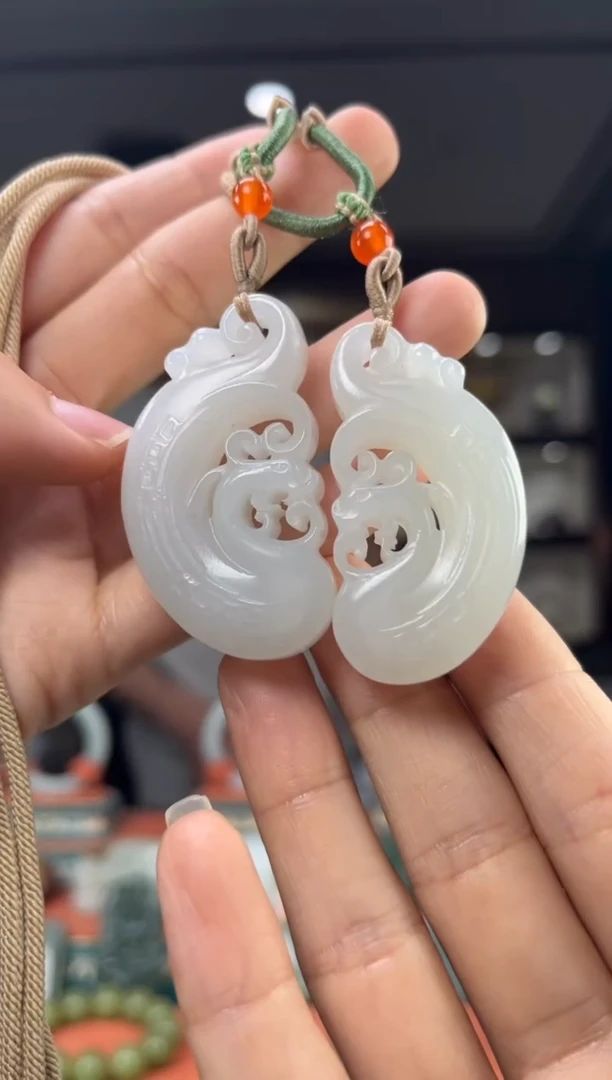 和田玉未镶嵌颈饰佩佩