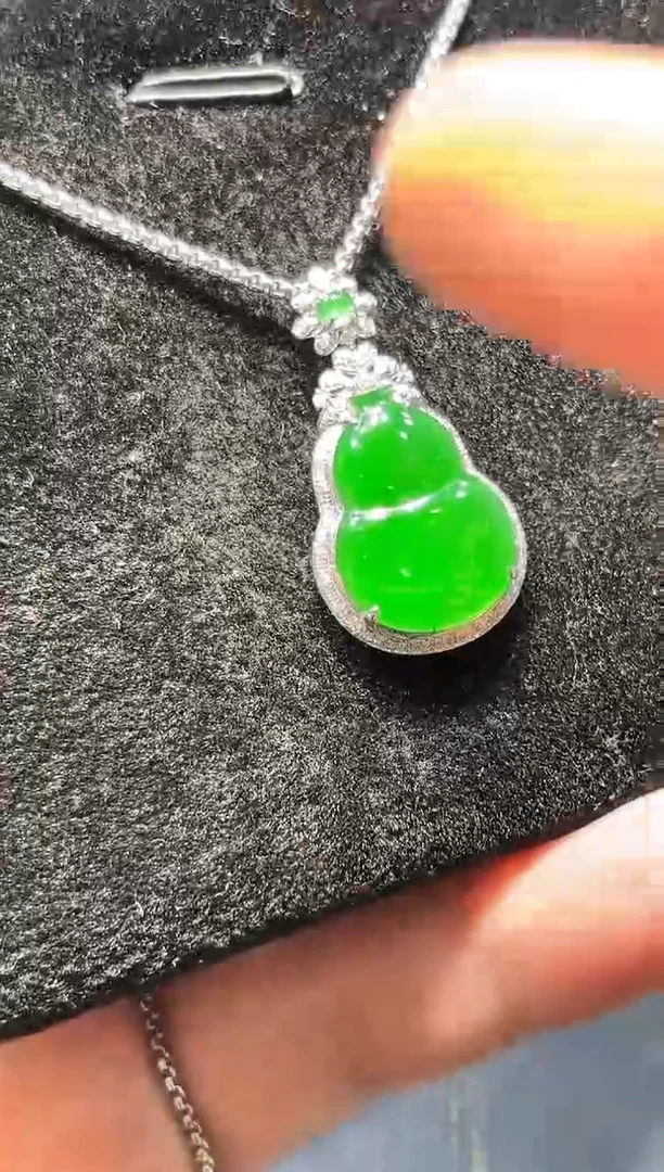 吊坠(不含链)18K金镶嵌翡翠多样性发货发其一