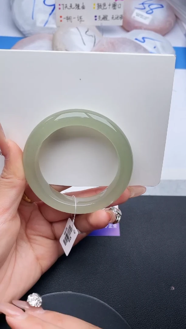 未镶嵌手镯石英质玉w88-DB52+