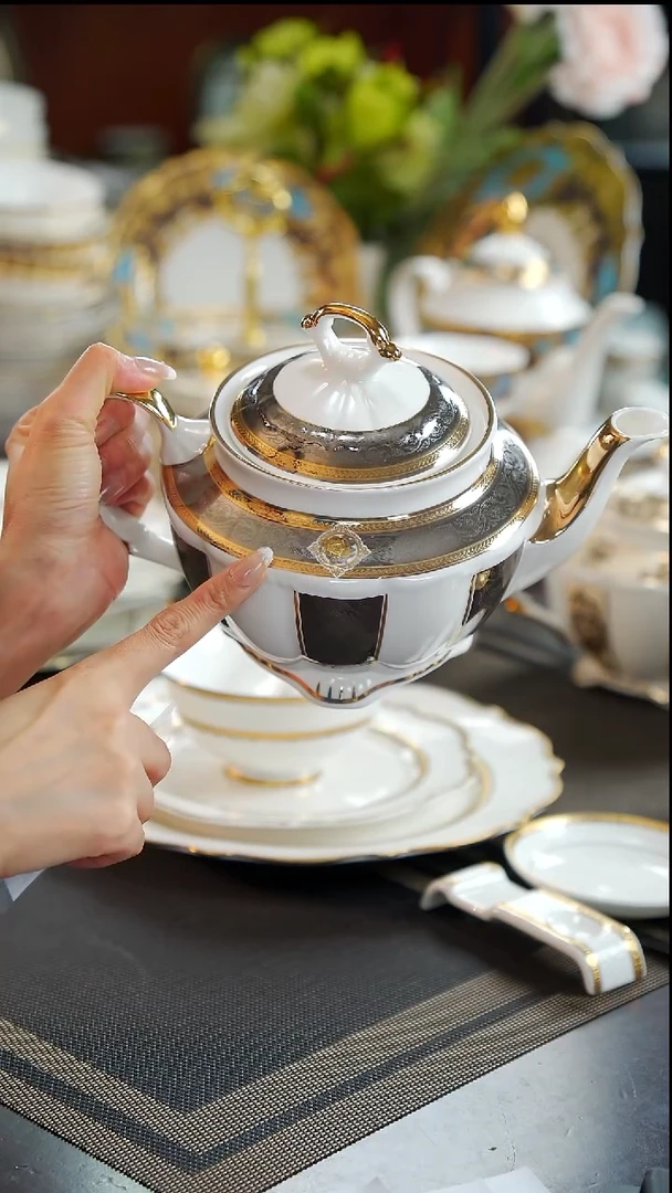 瓷片茶壶  1个
