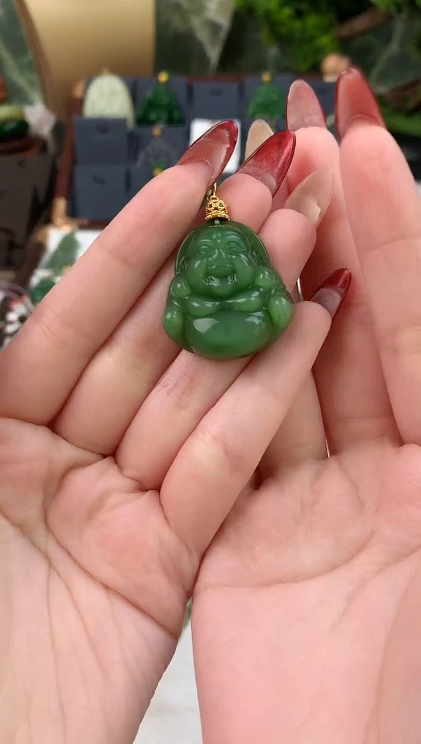 颈饰未镶嵌和田玉吊坠