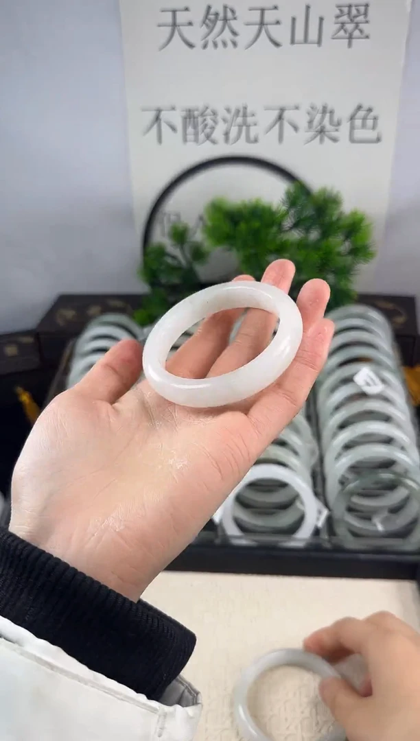 未镶嵌手镯石英质玉（天山翠）多样性发起一139