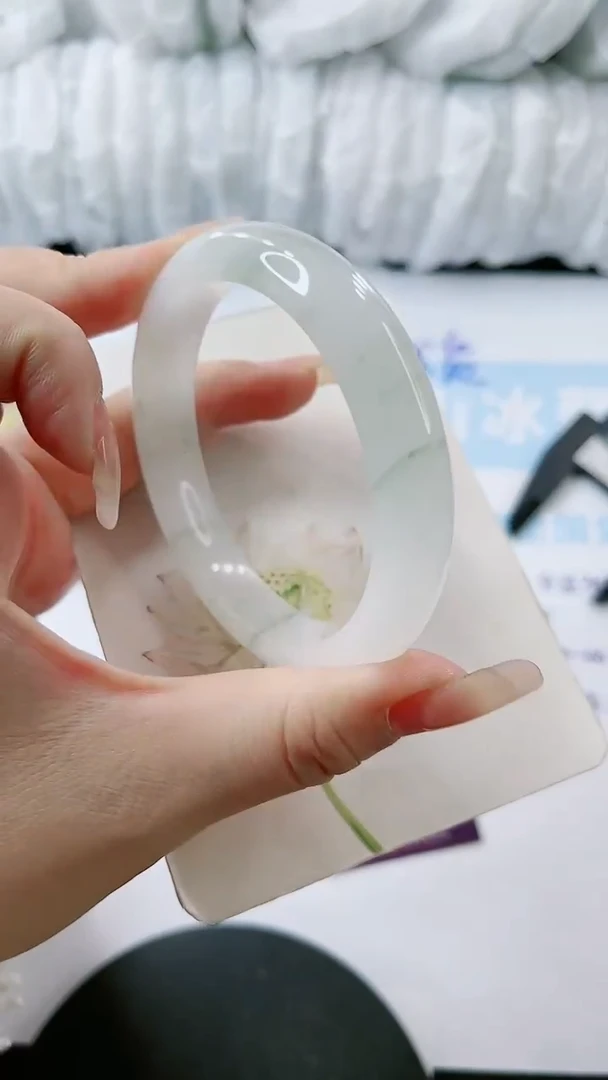 【闪购商品】石英质玉手镯未镶嵌多样性发货S101