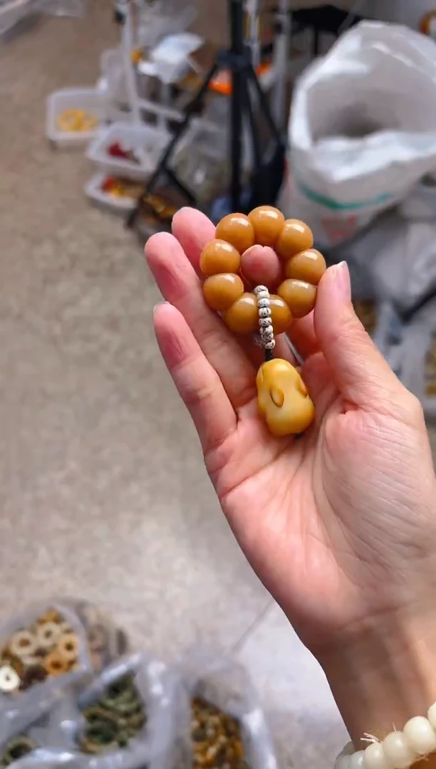 吊坠菩提根/象牙果黄色手捻  黄色兔