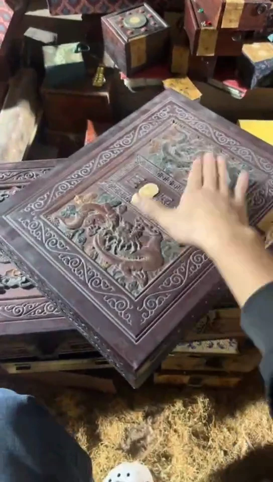 香榧木一个开封小型黑色双龙扁盒子