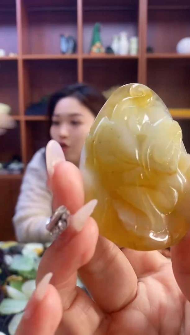 未镶嵌蛇纹石玉吊坠