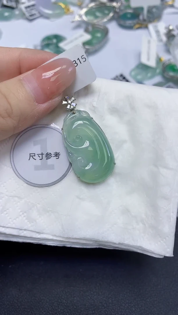 颈饰18K金镶嵌翡翠天然缅甸翡翠A货百元以上9元证书费自理