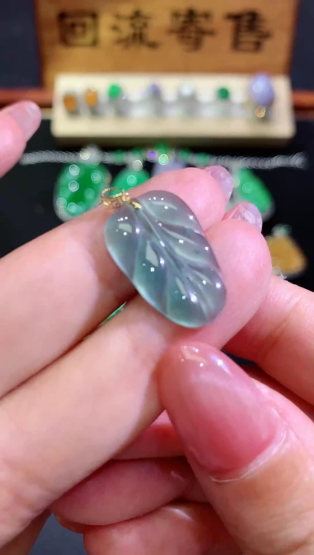 翡翠18K金镶嵌吊坠(不含链)4团购多样性发其一