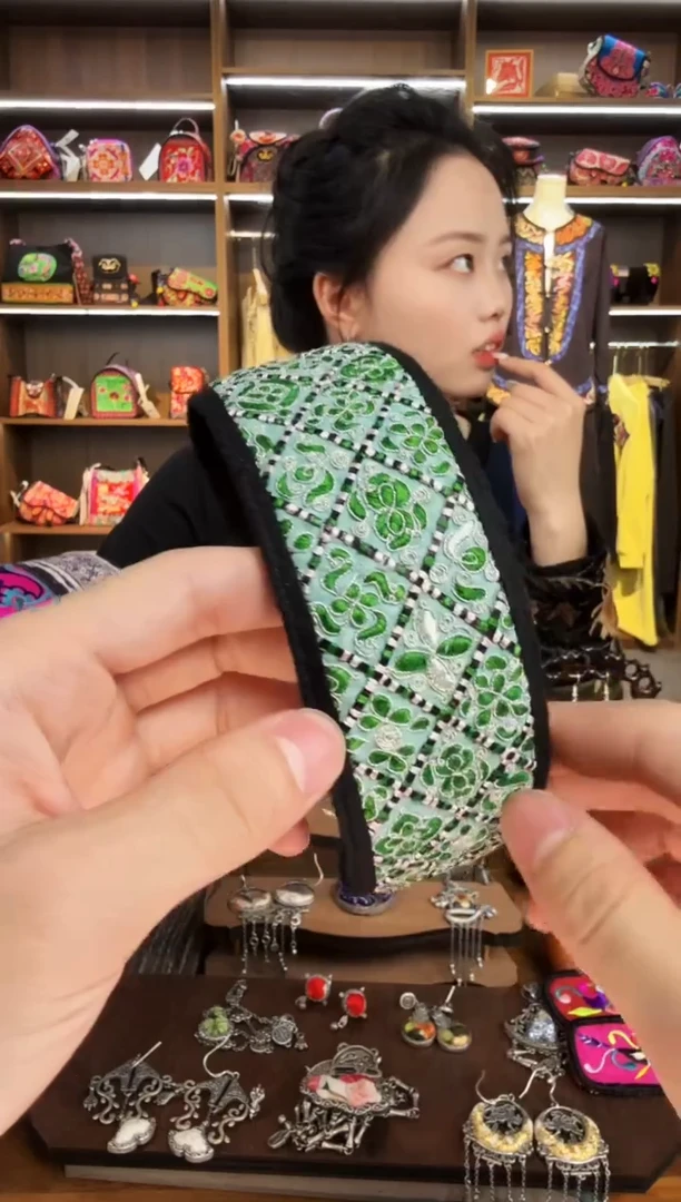 【闪购商品】织绣40蒙阿苏苗绣传承