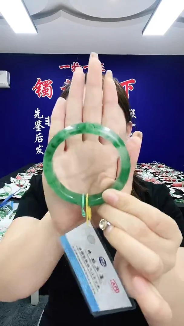 石英质玉（非洲翠）手镯未镶嵌1