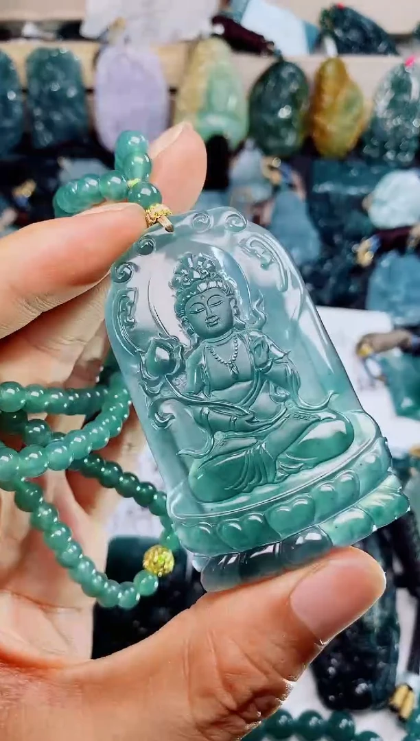 翡翠未镶嵌颈饰